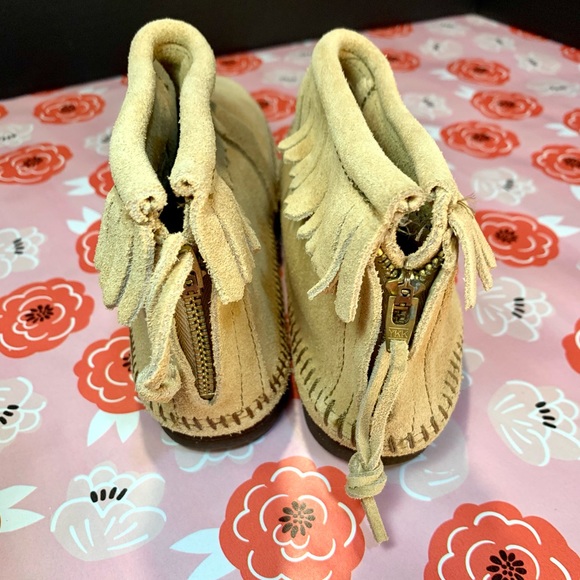 Minnnetonka Back Zip Hardsole boot Moccasins yth3 - Picture 4 of 6